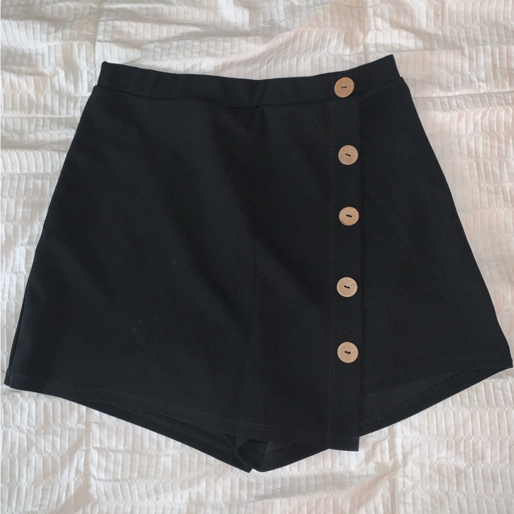 Black skort